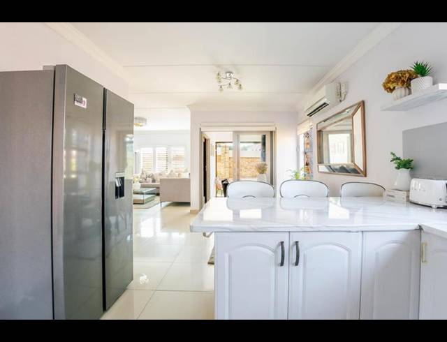 4 BEDROOM HOUSE FOR SALE IN VAN RIEBEECK PARK